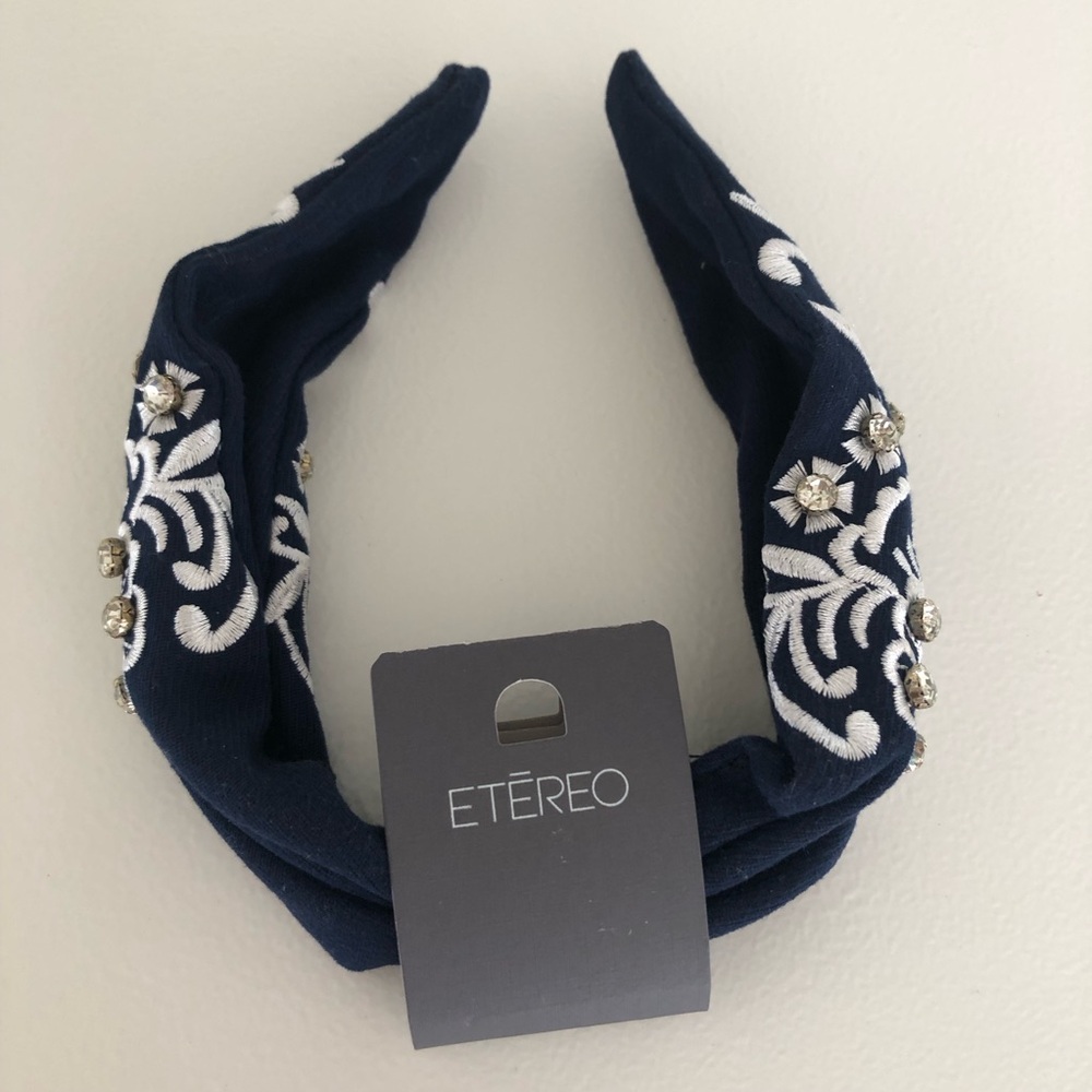 NWT Embroidered Navy Head Band - Picture 2 of 5